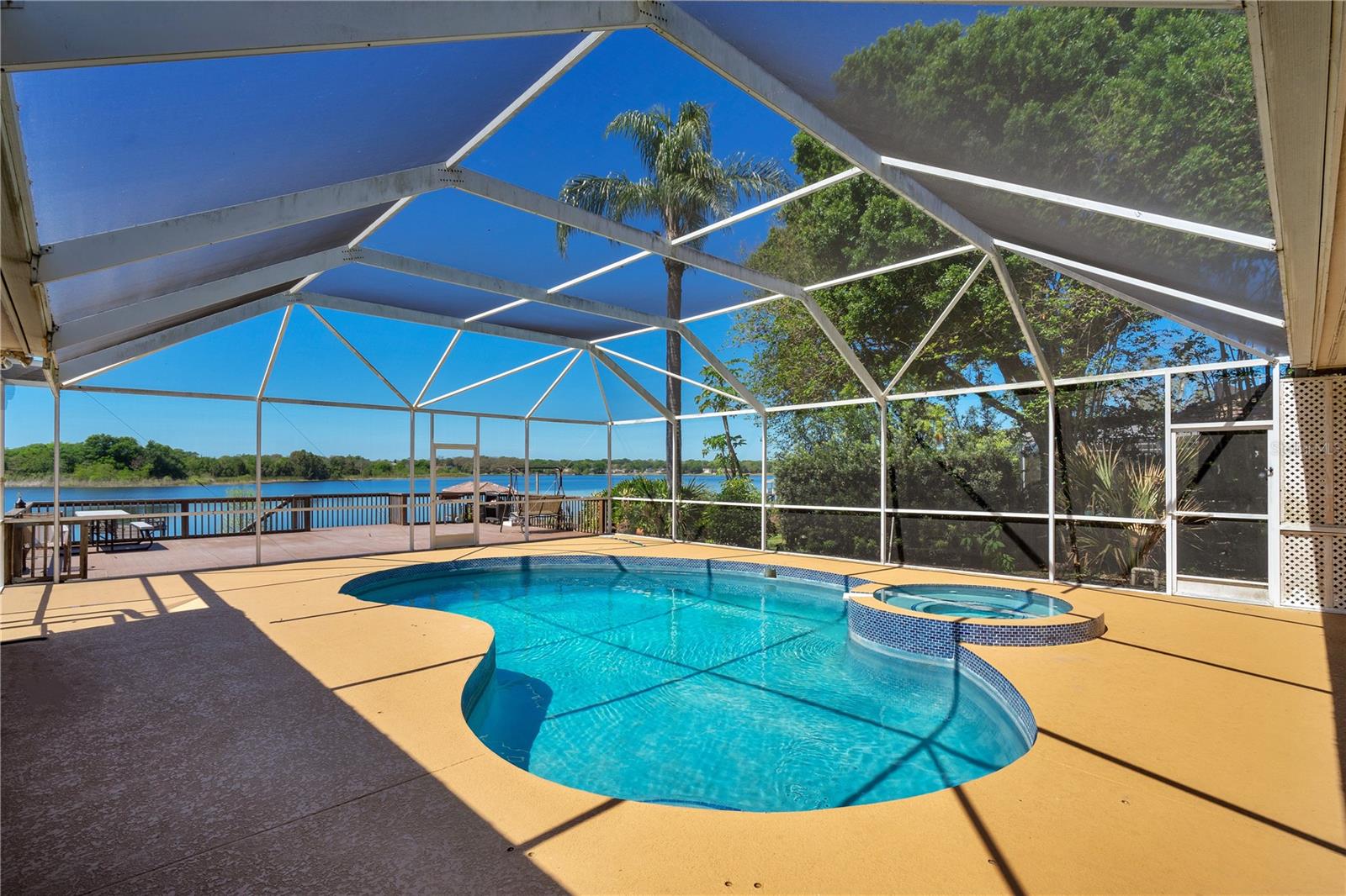 6719 FAIRWAY COVE DR