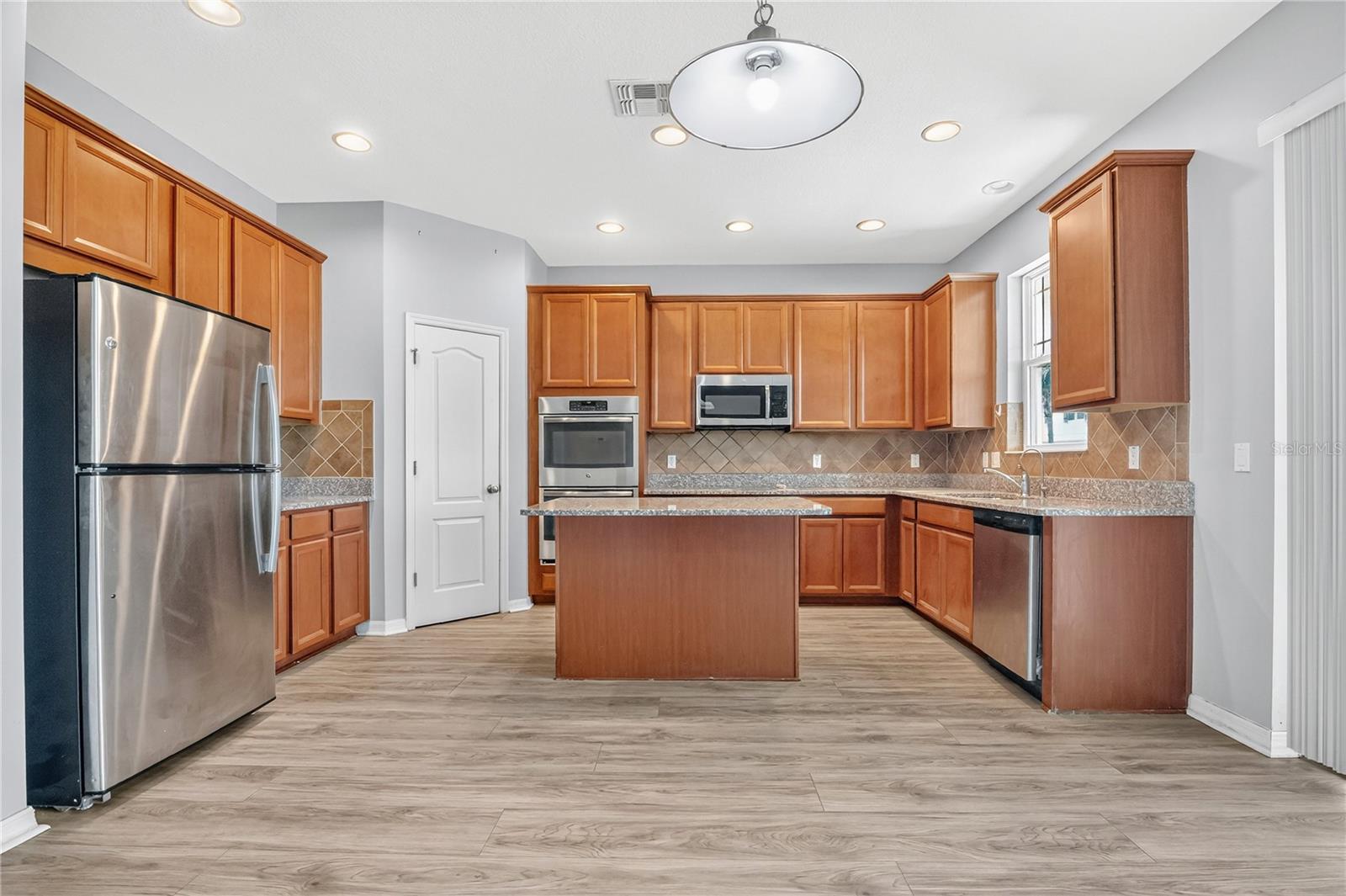 15898 CITRUS GROVE LOOP