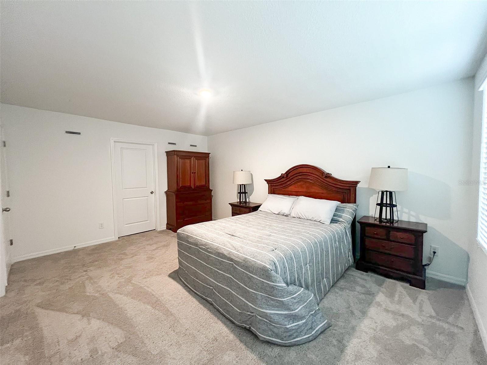 868 LONGBOAT DR