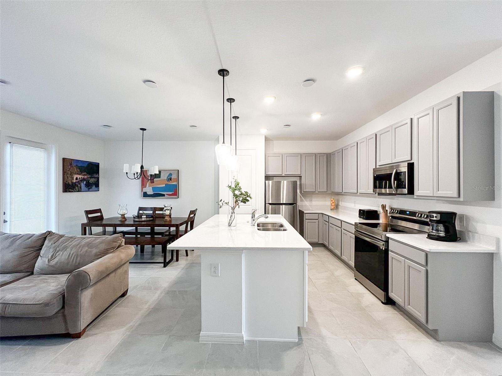 868 LONGBOAT DR