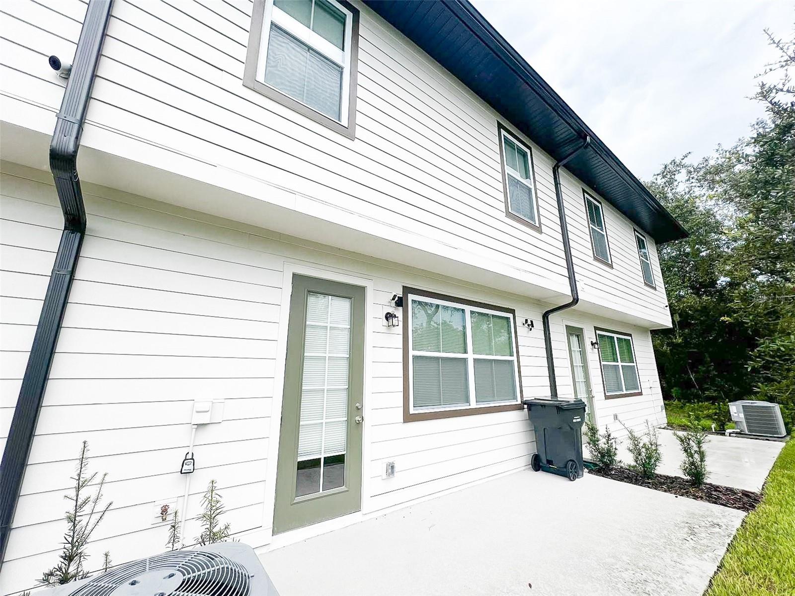 868 LONGBOAT DR