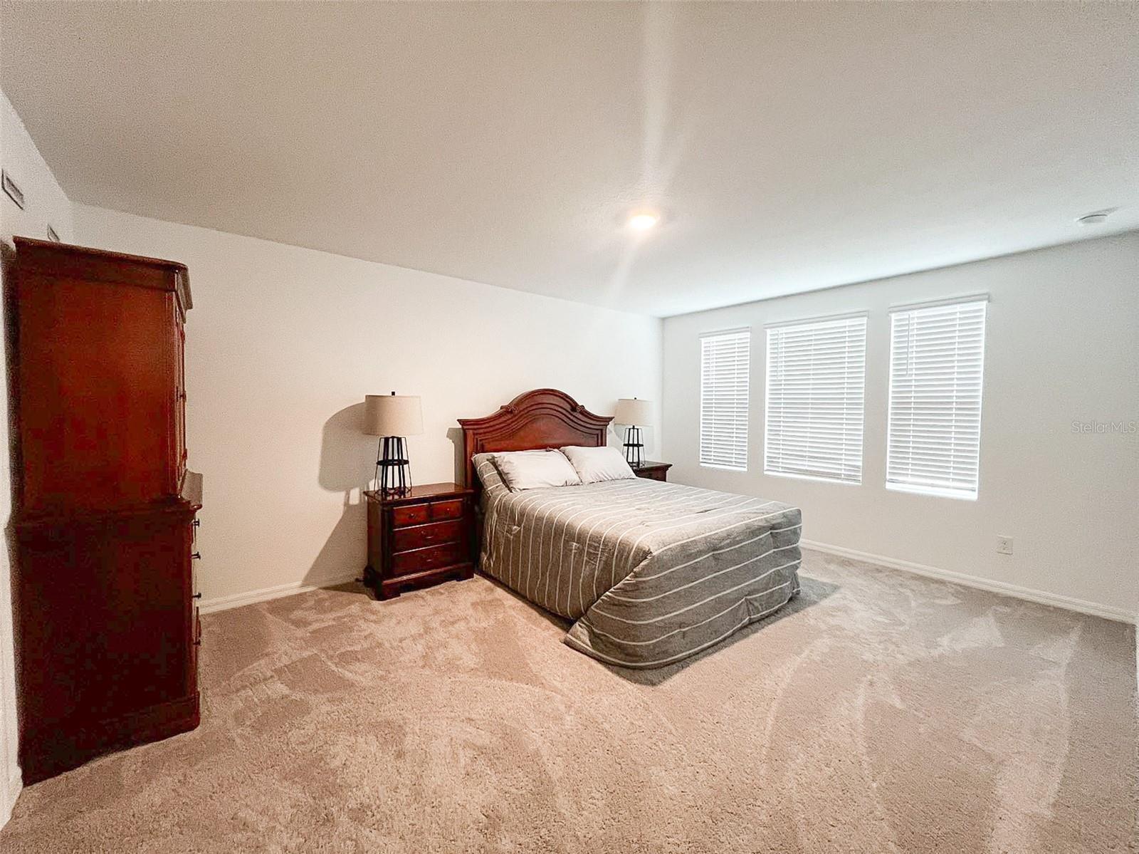 868 LONGBOAT DR