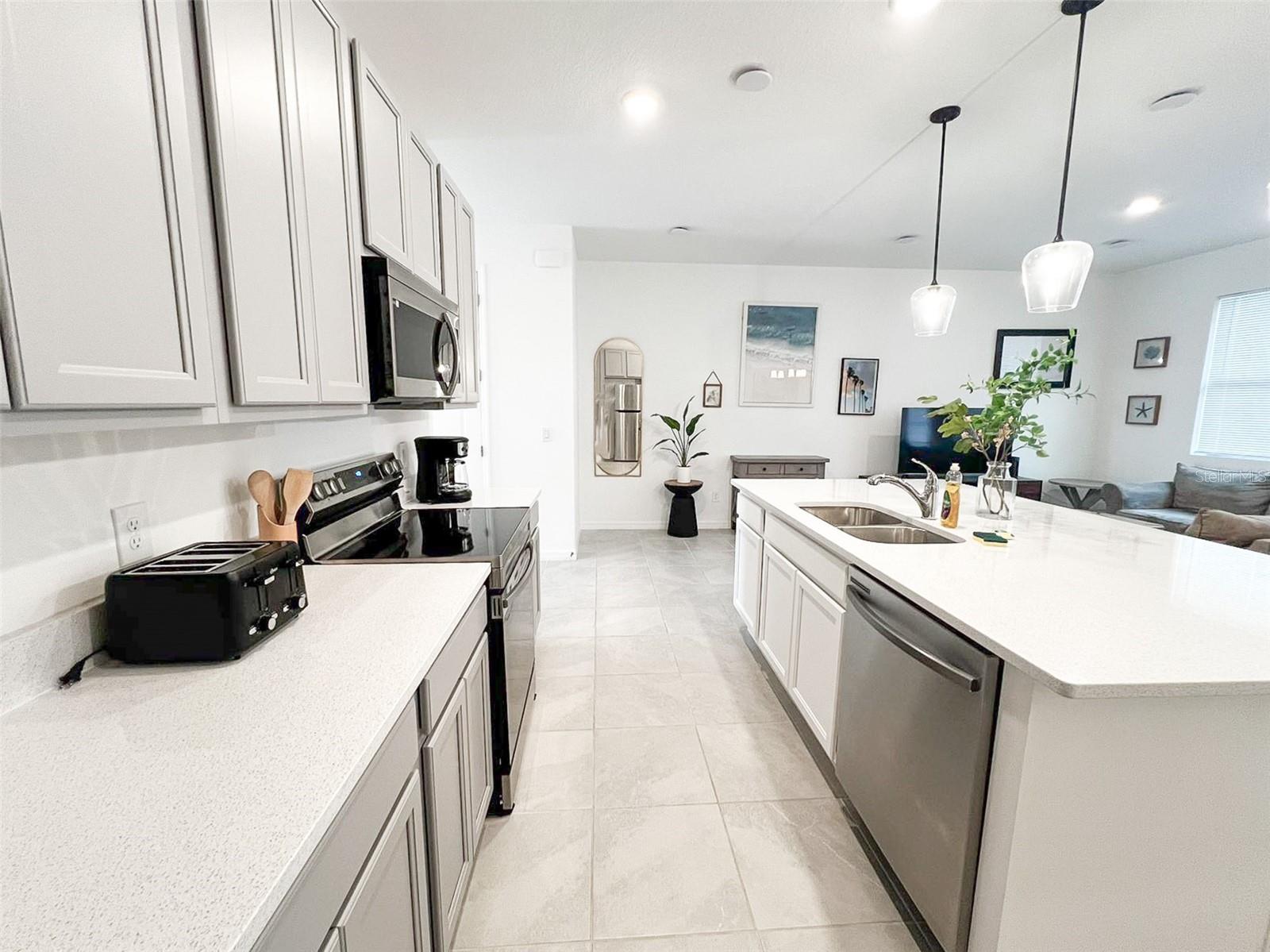 868 LONGBOAT DR