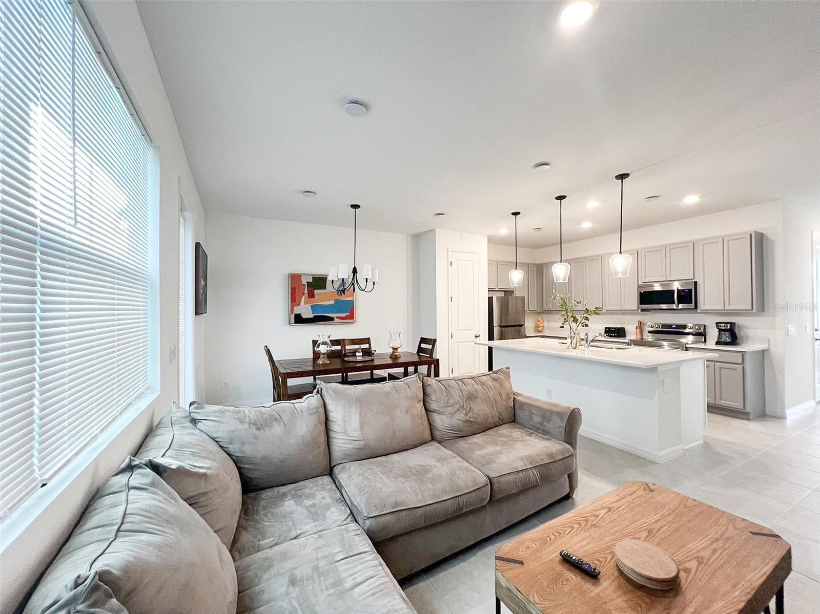 868 LONGBOAT DR