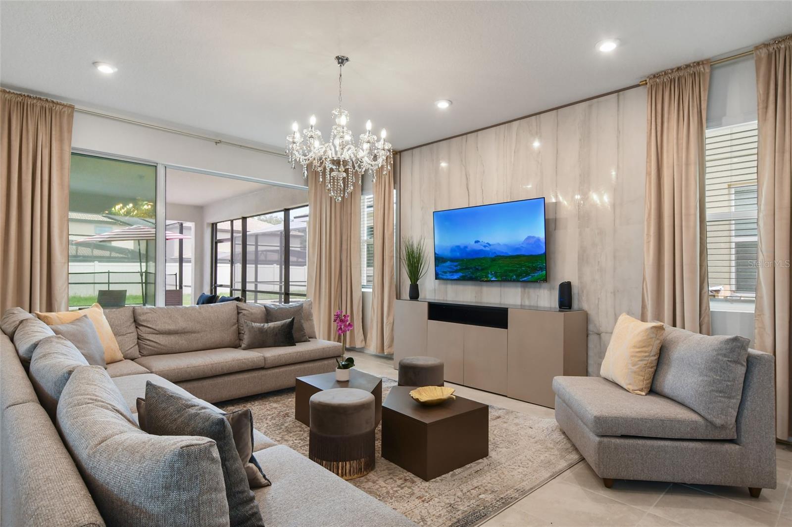 8903 COCONUT BREEZE DR