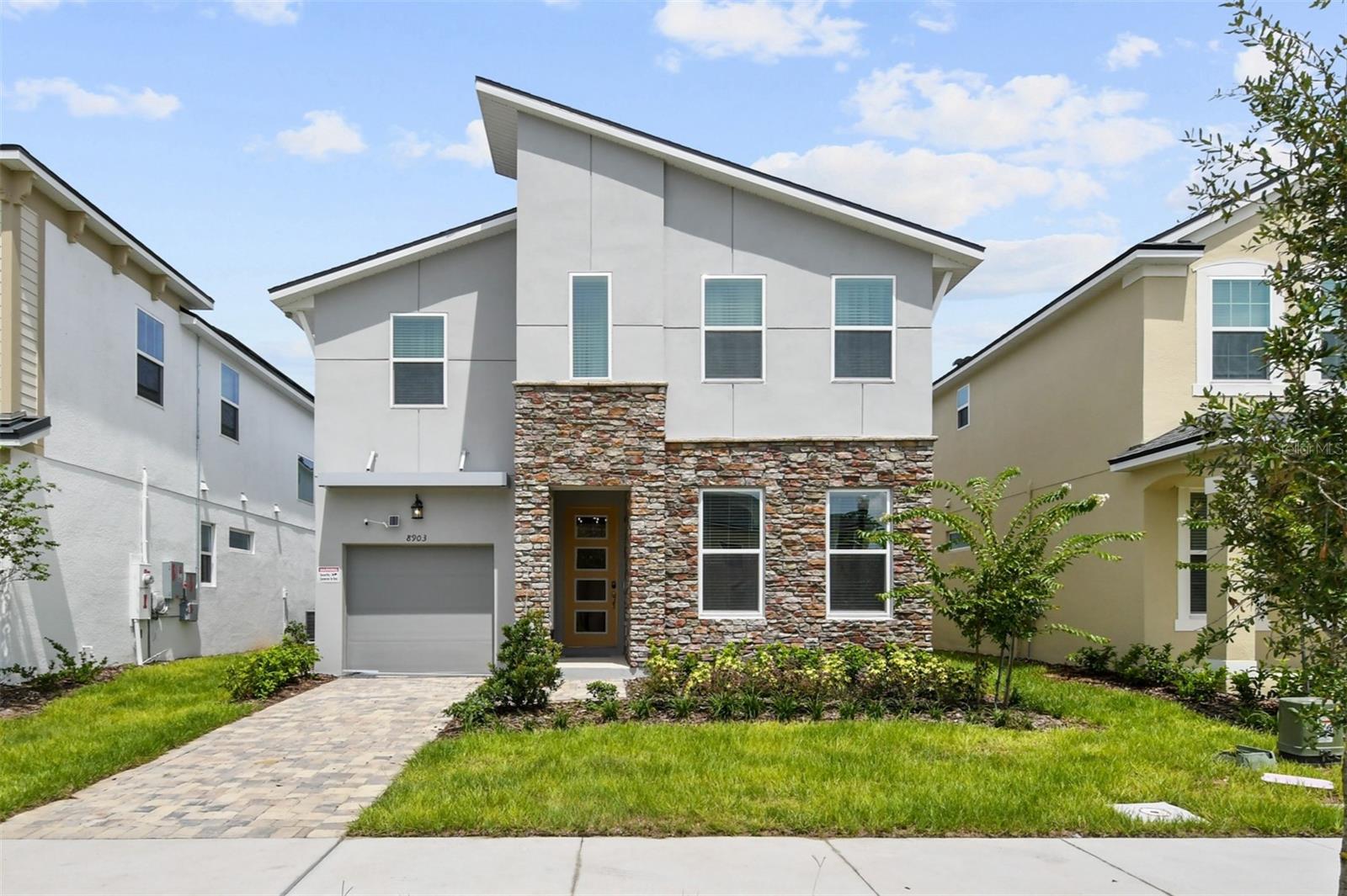 8903 COCONUT BREEZE DR