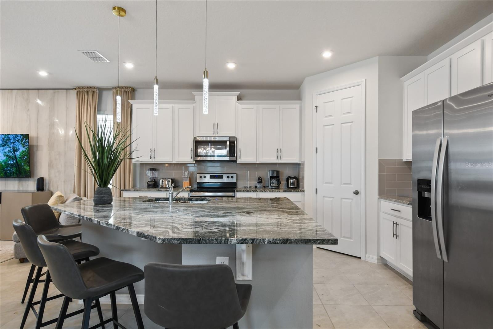 8903 COCONUT BREEZE DR