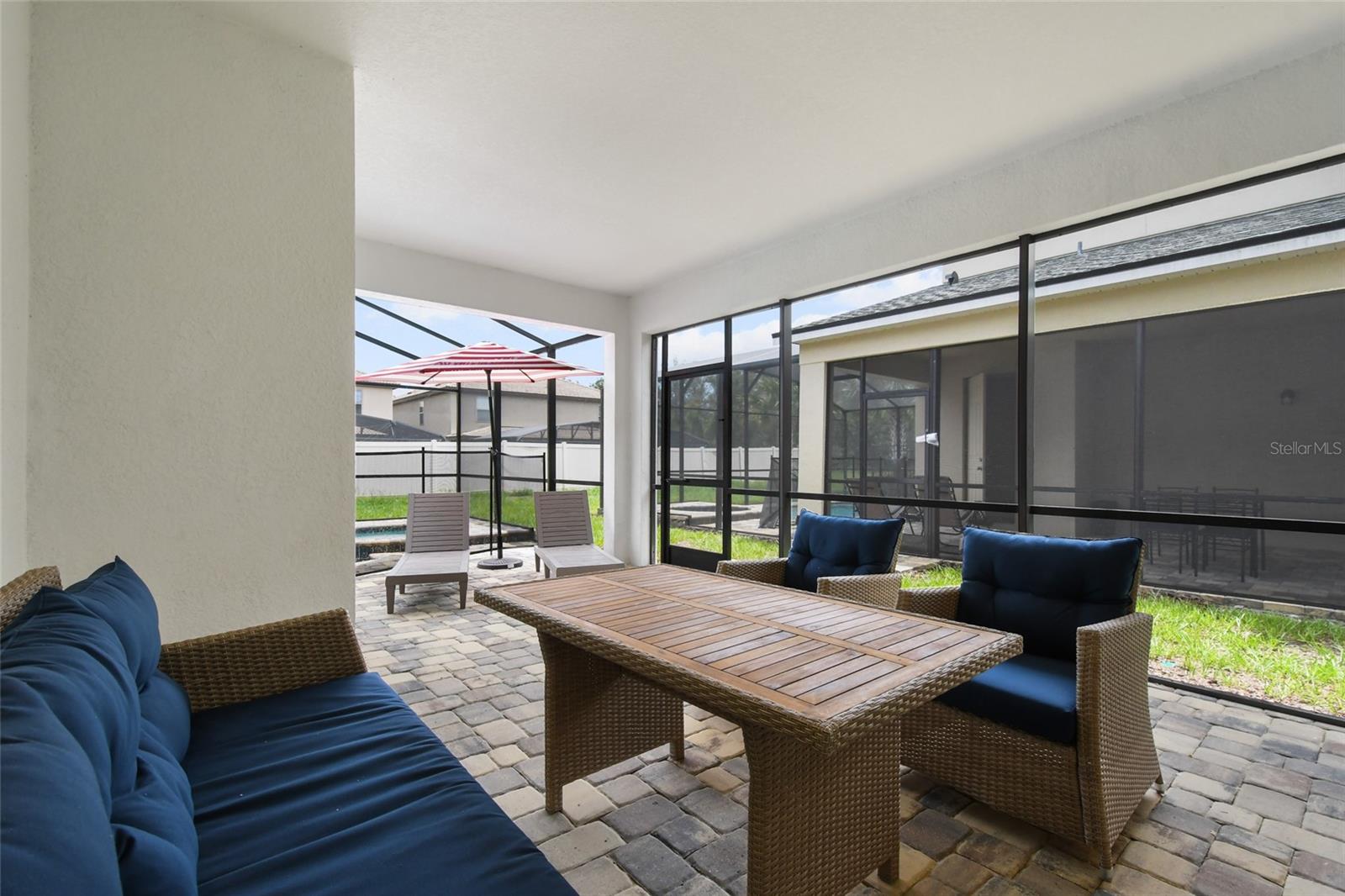 8903 COCONUT BREEZE DR