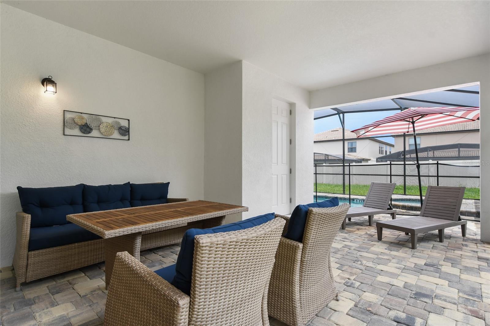 8903 COCONUT BREEZE DR