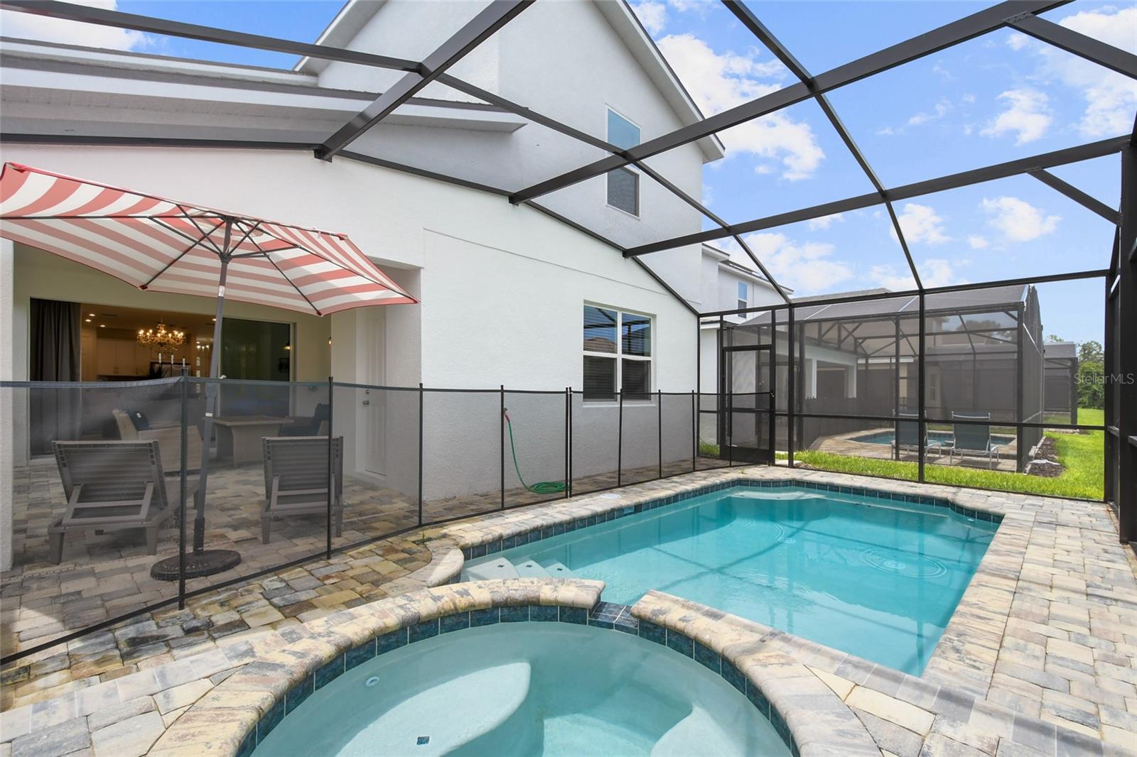 8903 COCONUT BREEZE DR