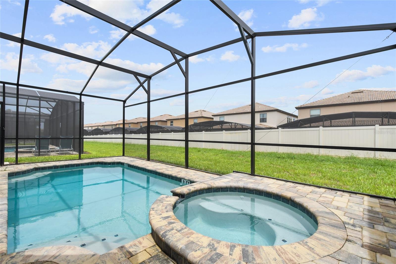 8903 COCONUT BREEZE DR