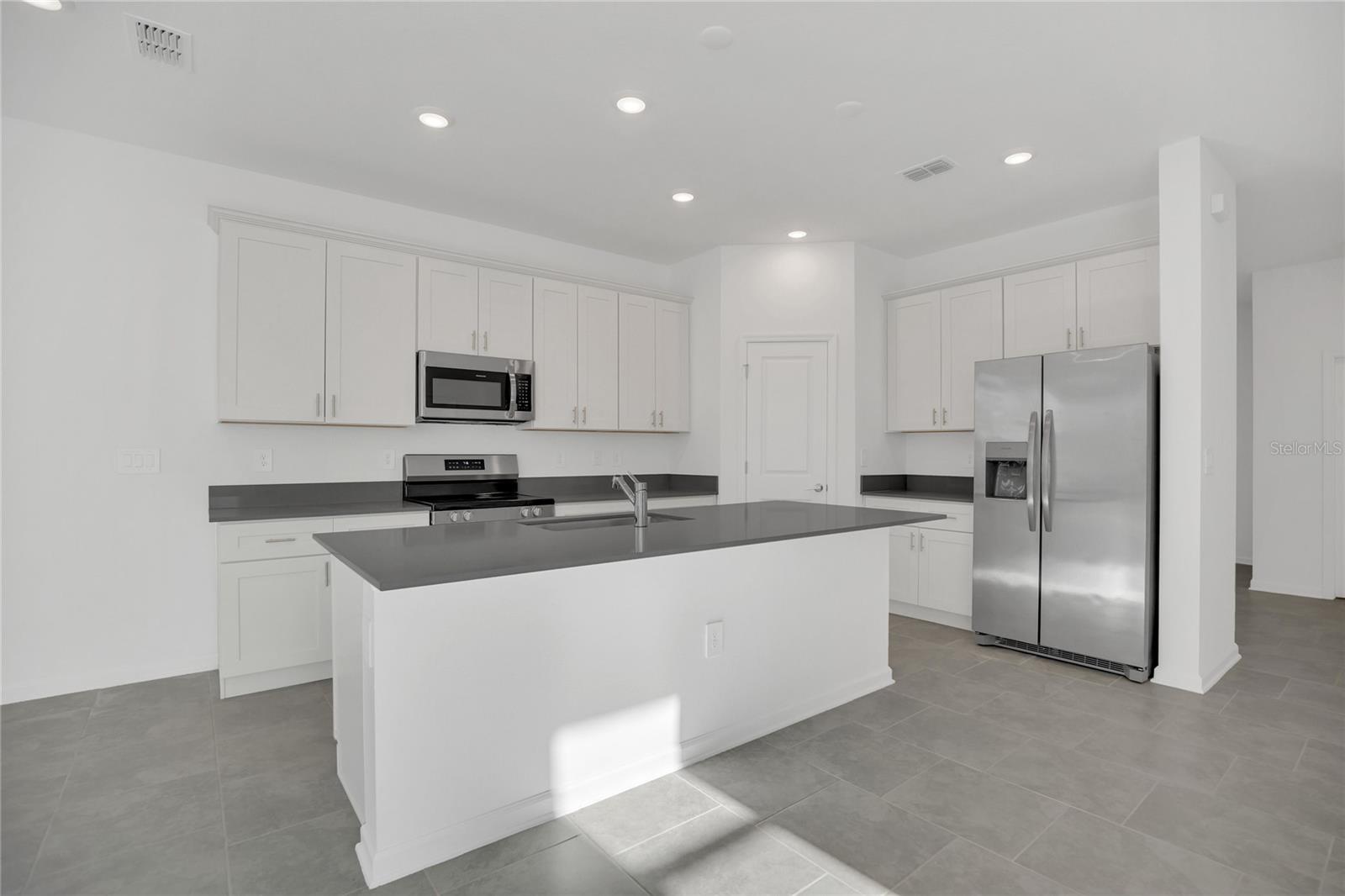 2048 SHAGGY FISHER DR