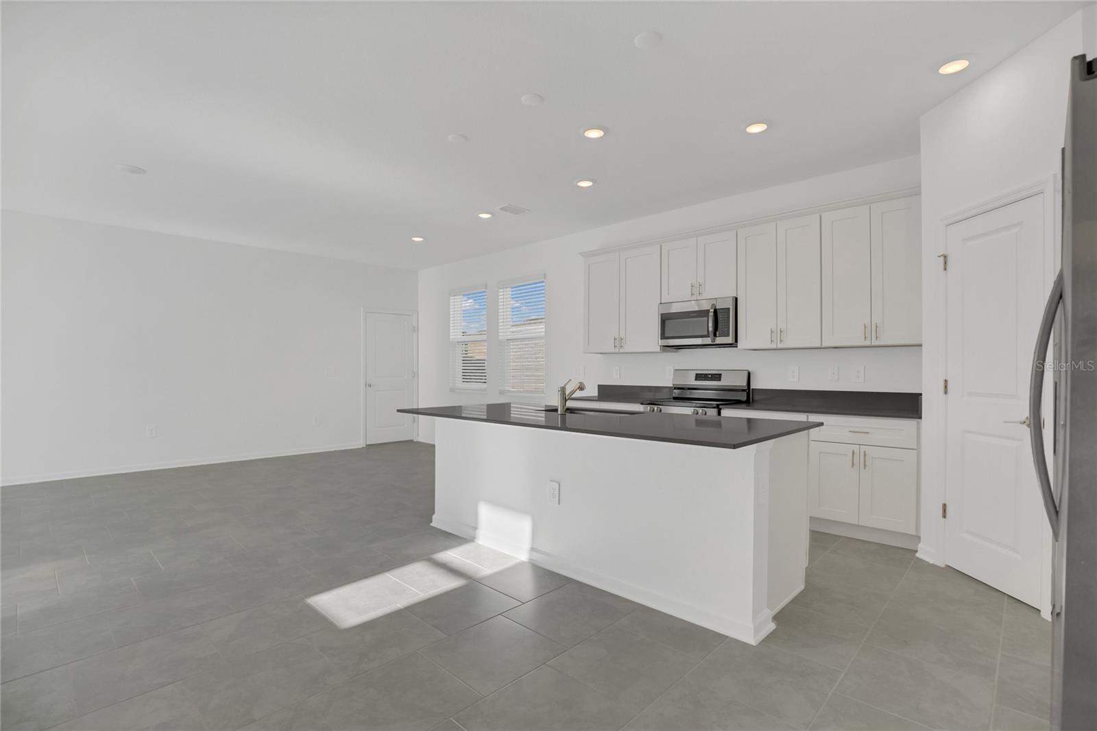 2048 SHAGGY FISHER DR