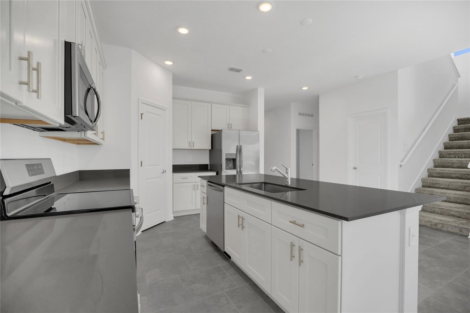 2048 SHAGGY FISHER DR