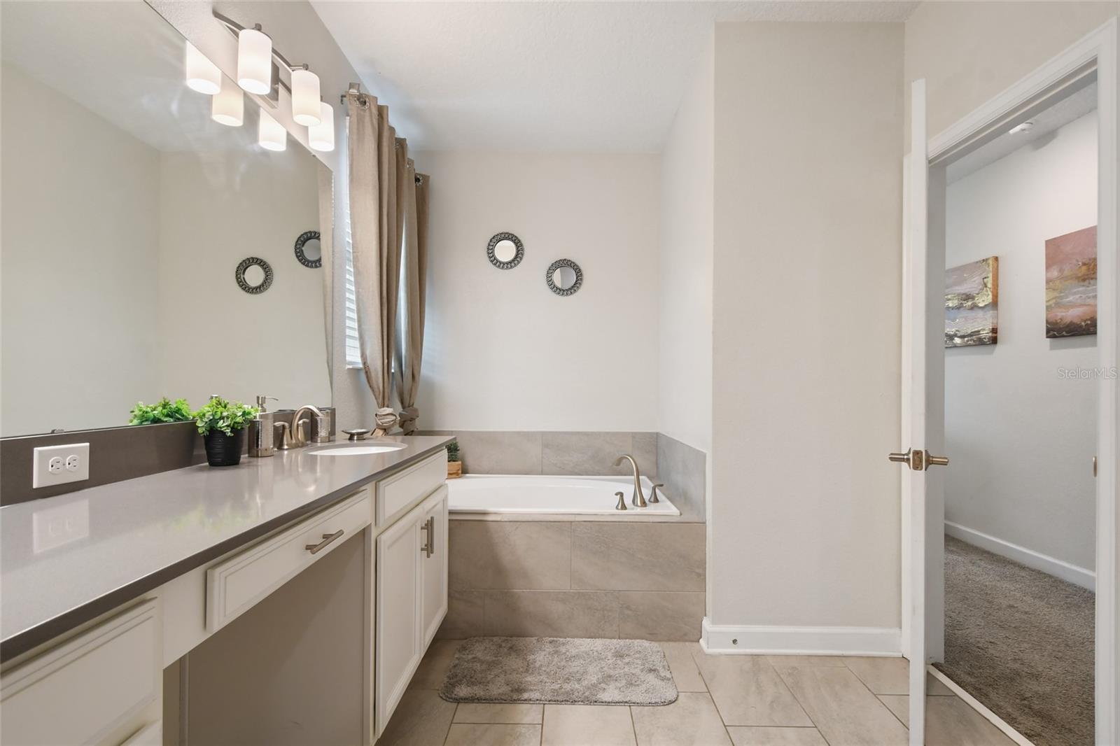 8942 CABOT CLIFFS DR