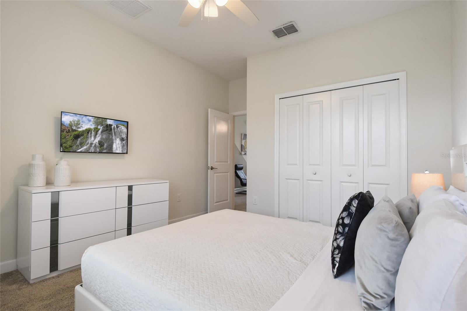 8942 CABOT CLIFFS DR
