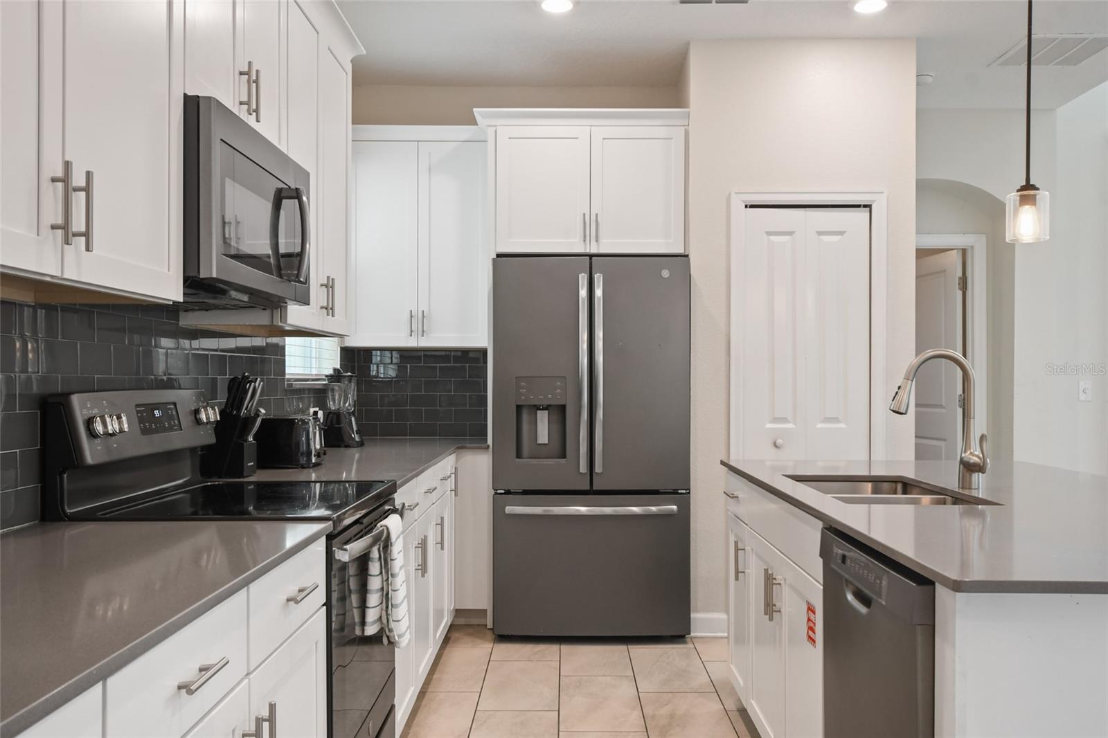 8942 CABOT CLIFFS DR