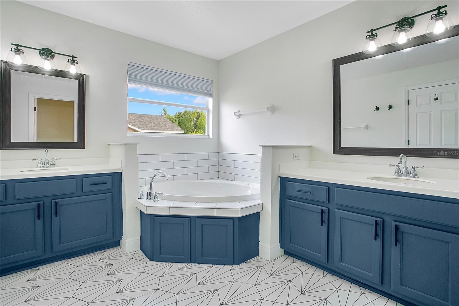 15049 SPINNAKER COVE LN