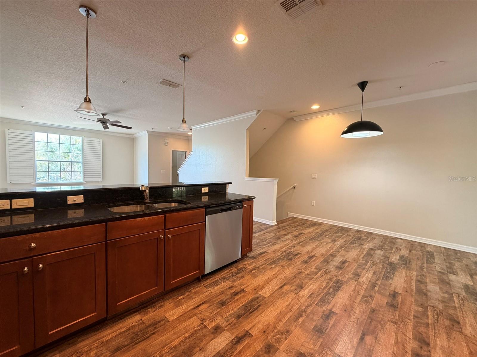691 PENSACOLA LN