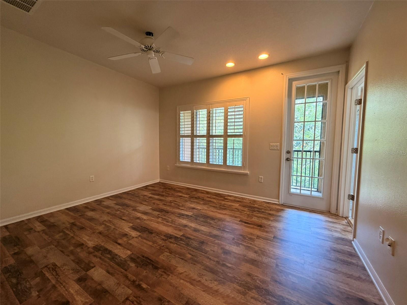 691 PENSACOLA LN