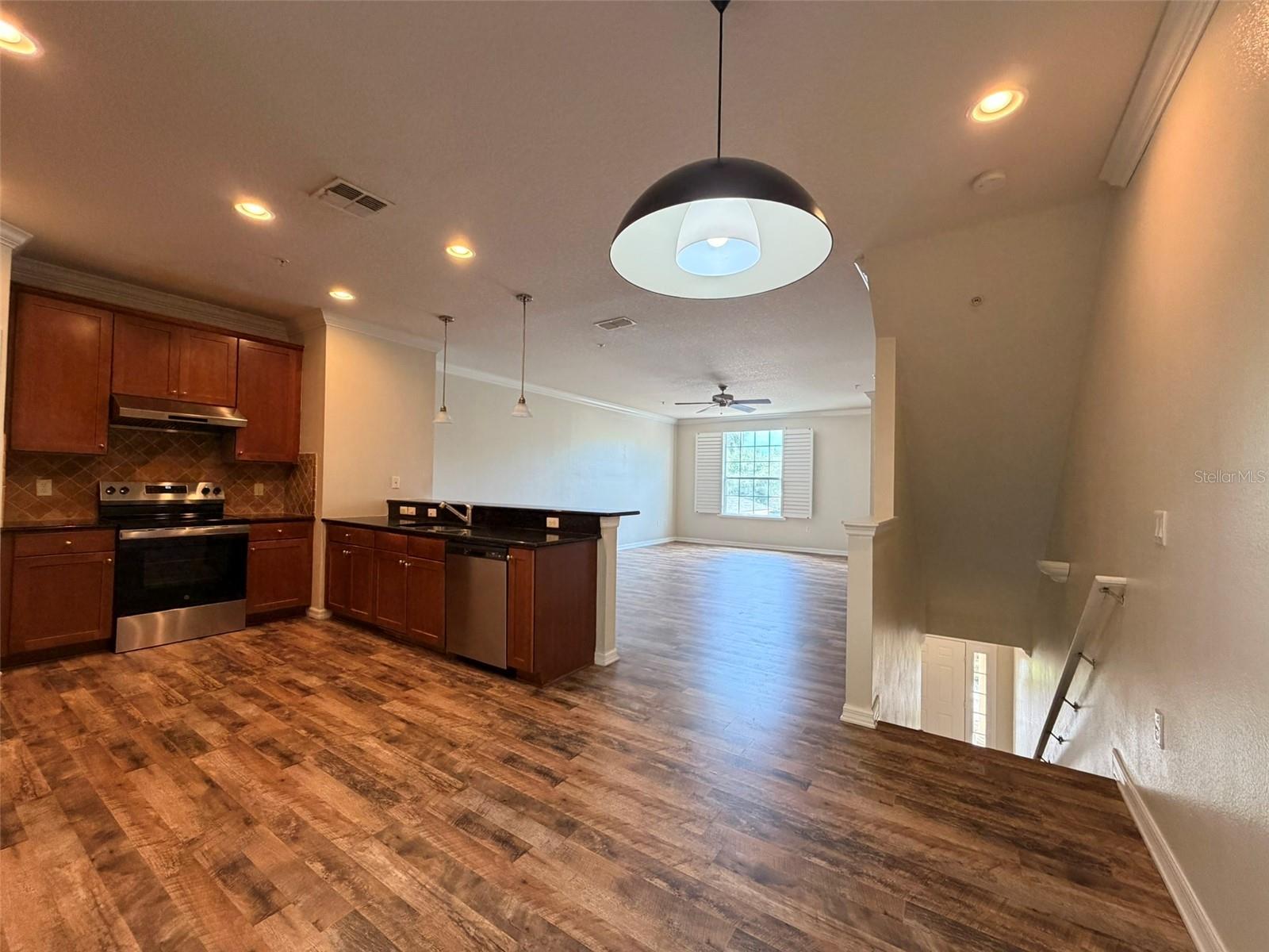 691 PENSACOLA LN