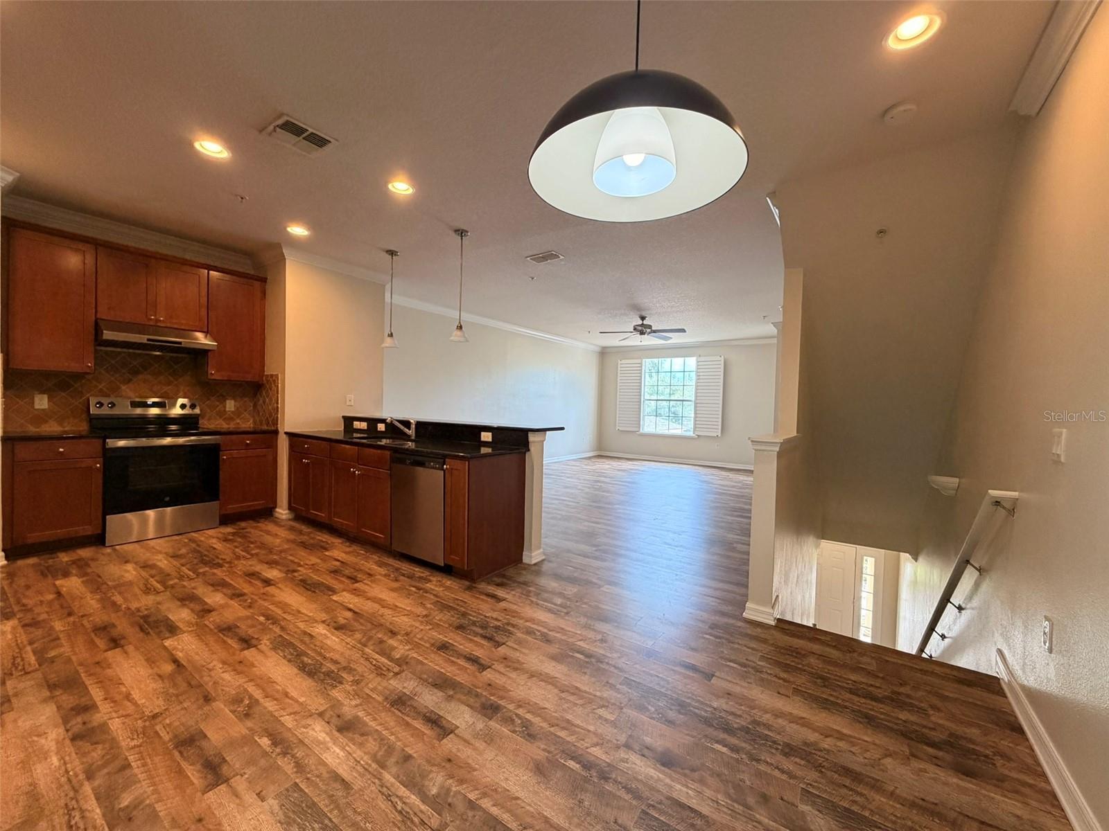691 PENSACOLA LN