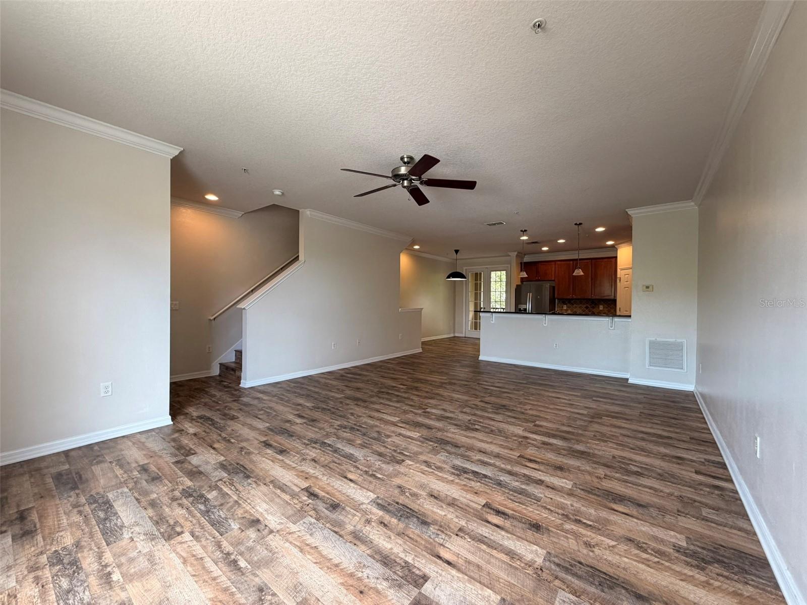 691 PENSACOLA LN