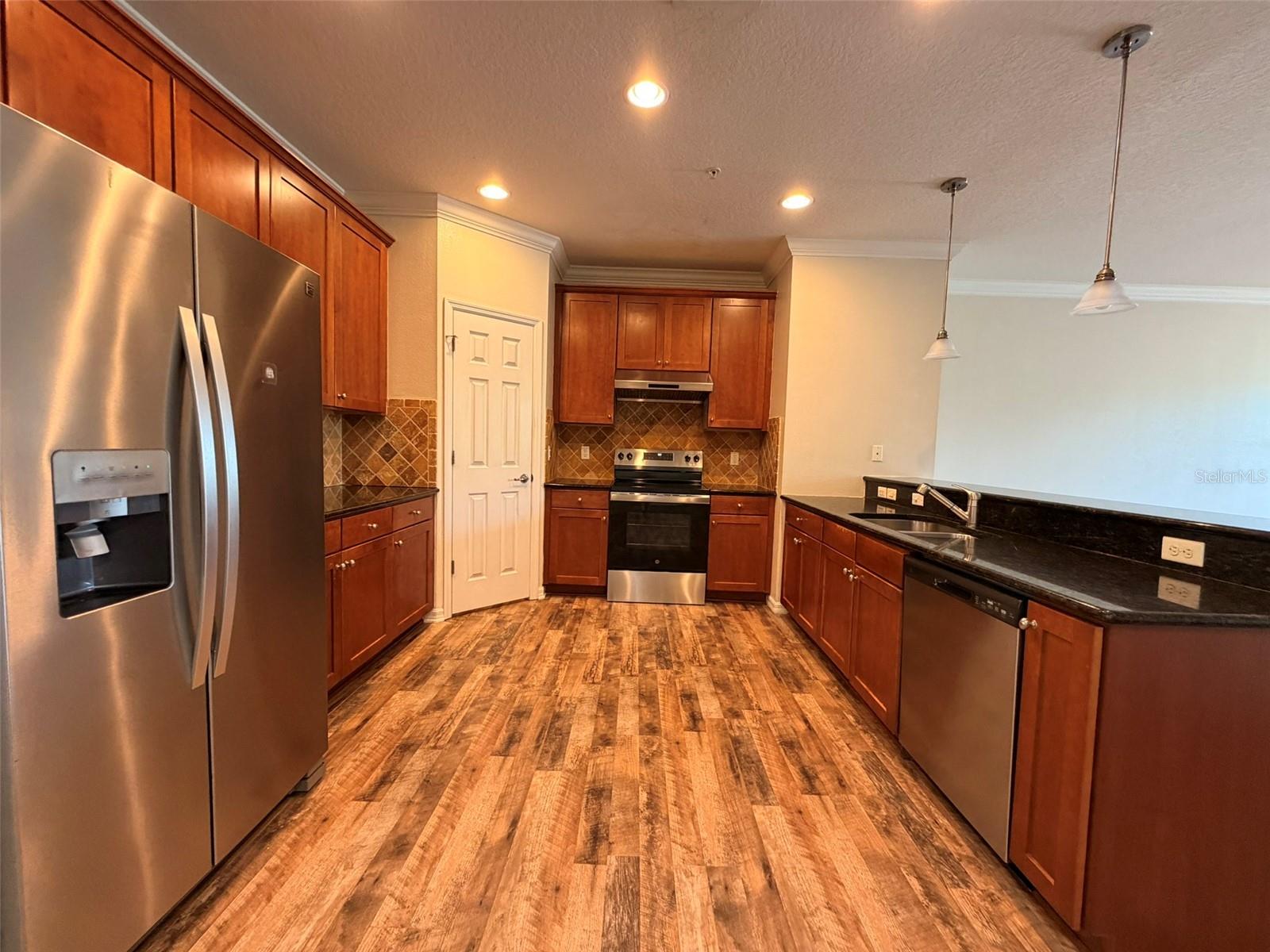 691 PENSACOLA LN