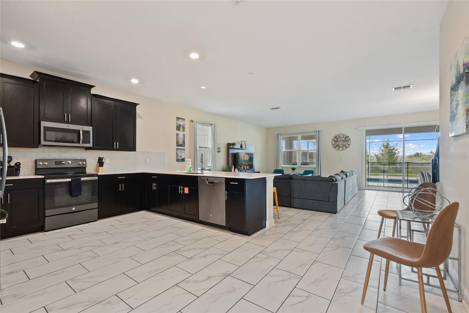 8842 CABOT CLIFFS DR