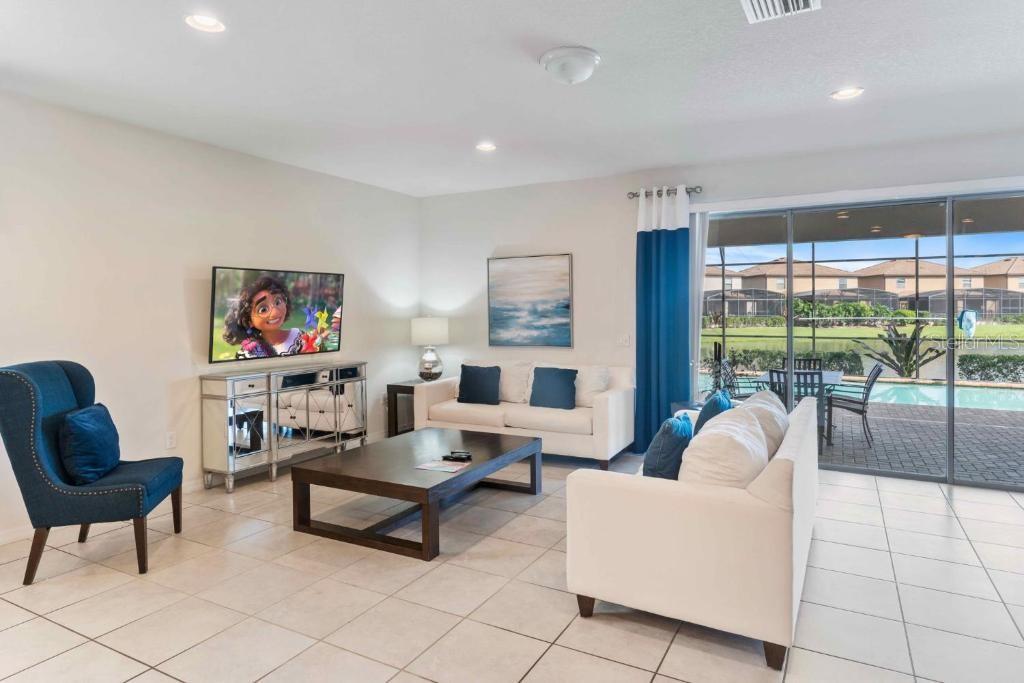 8815 MACAPA DR