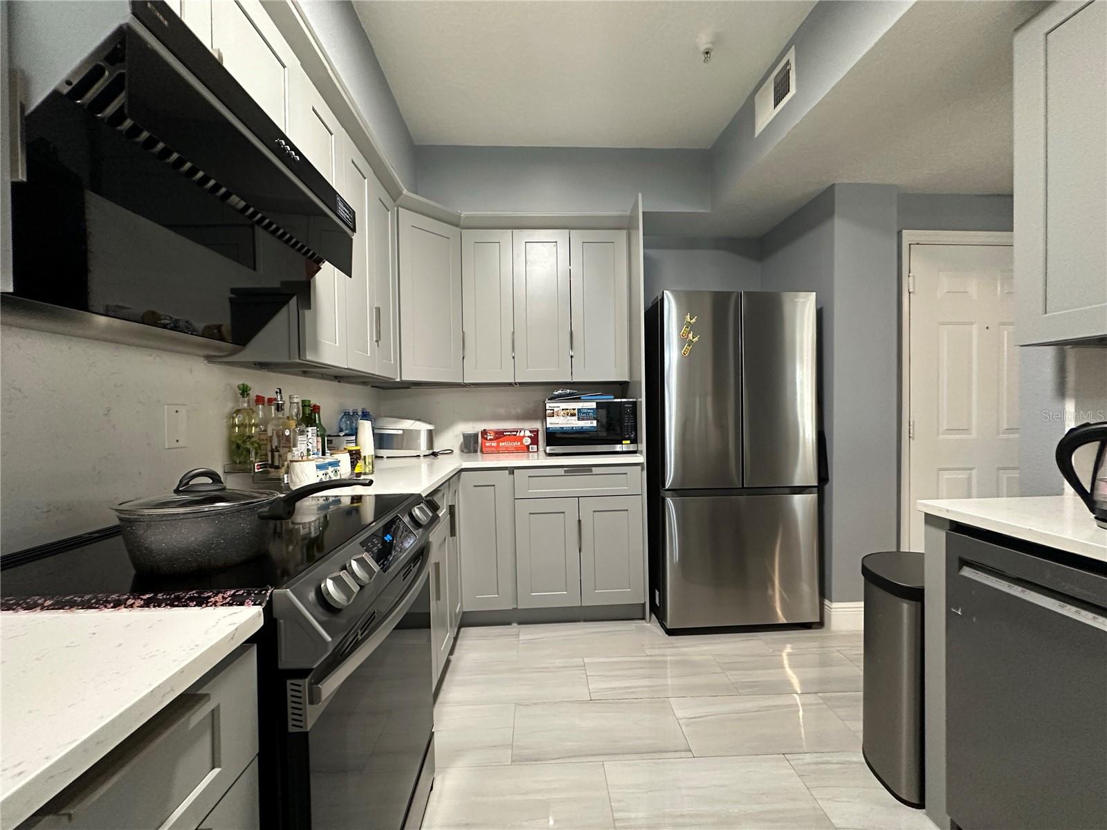 5554 METROWEST BLVD #4-312