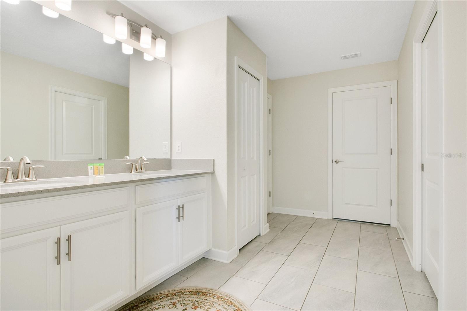 8800 INTERLOCKING CT