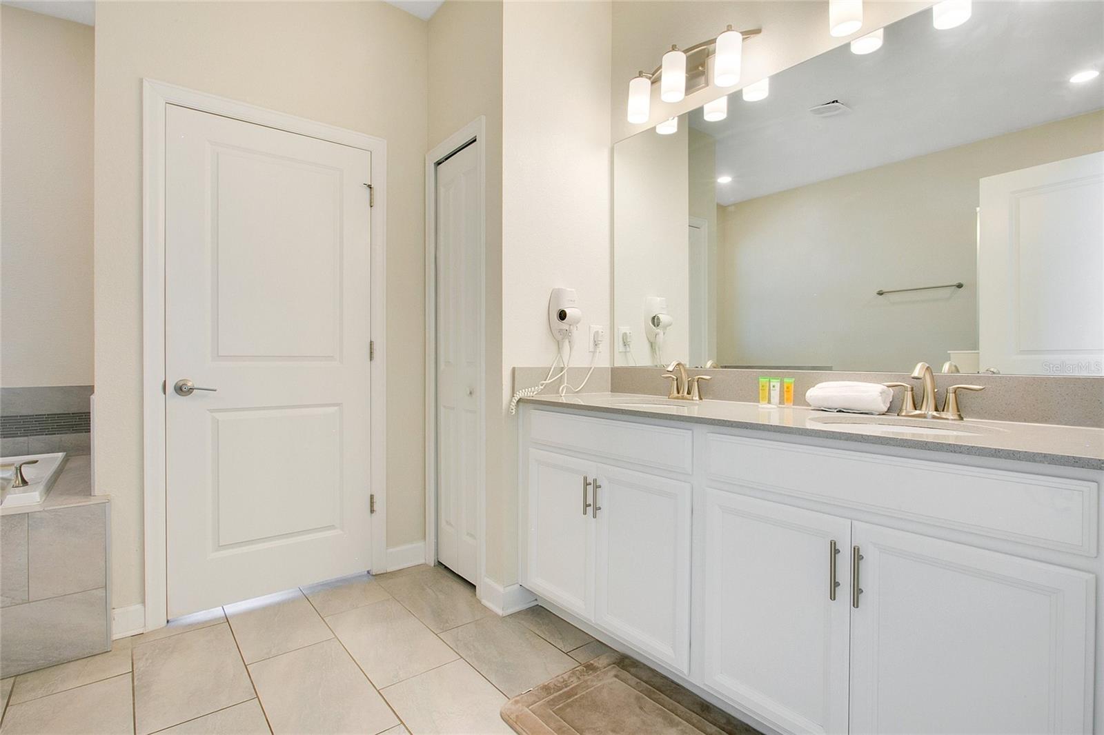 8800 INTERLOCKING CT