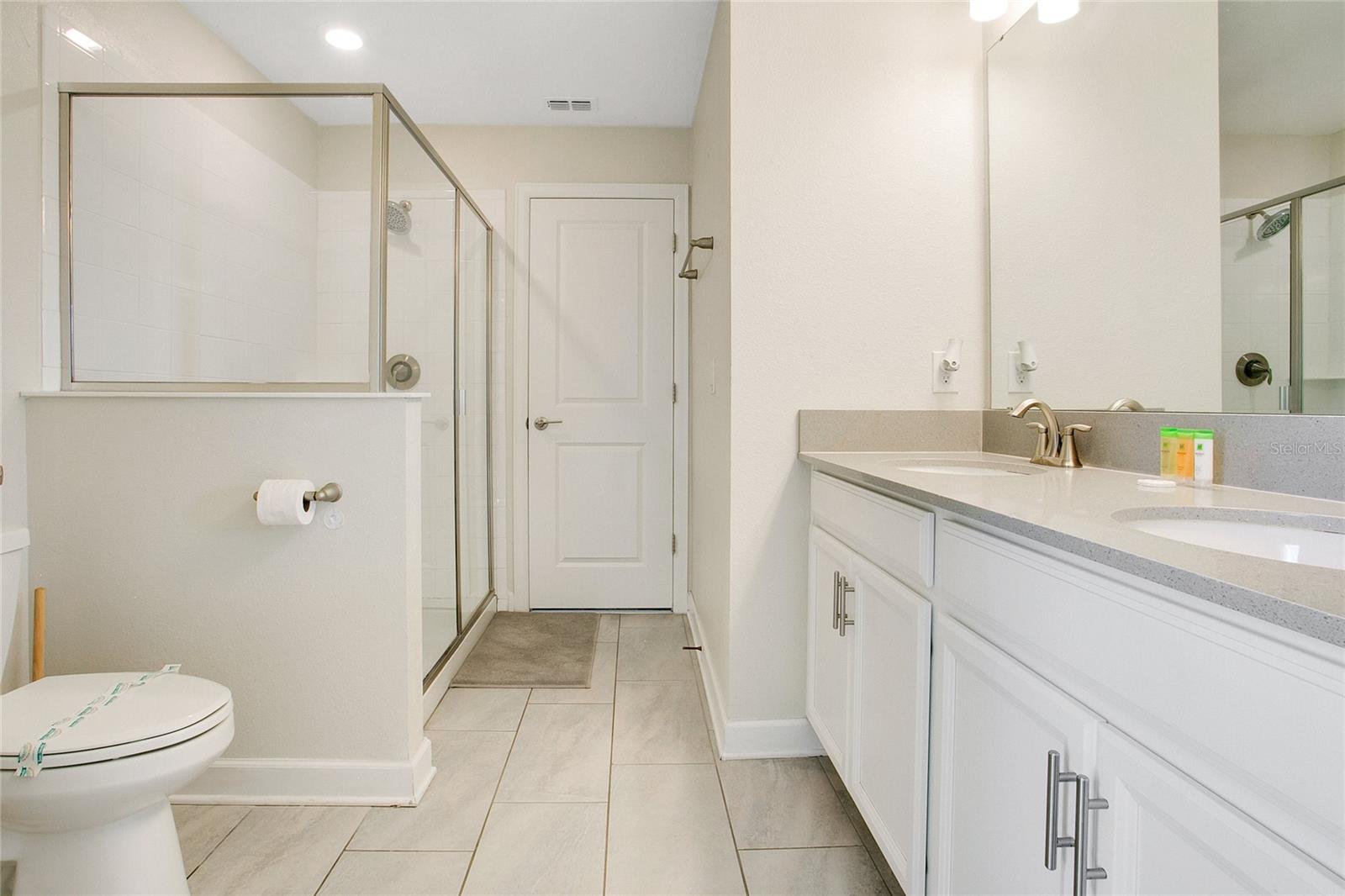 8800 INTERLOCKING CT