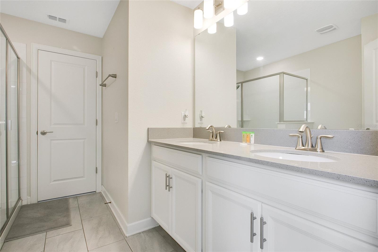 8800 INTERLOCKING CT