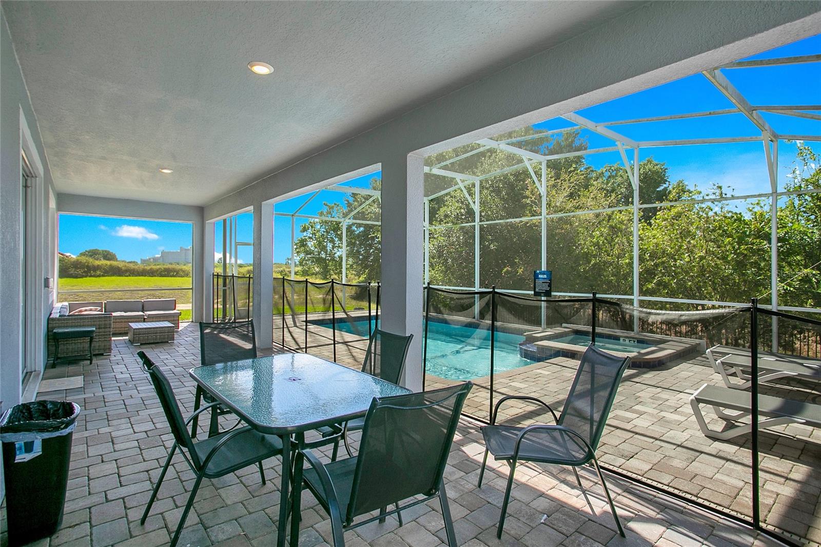 8800 INTERLOCKING CT