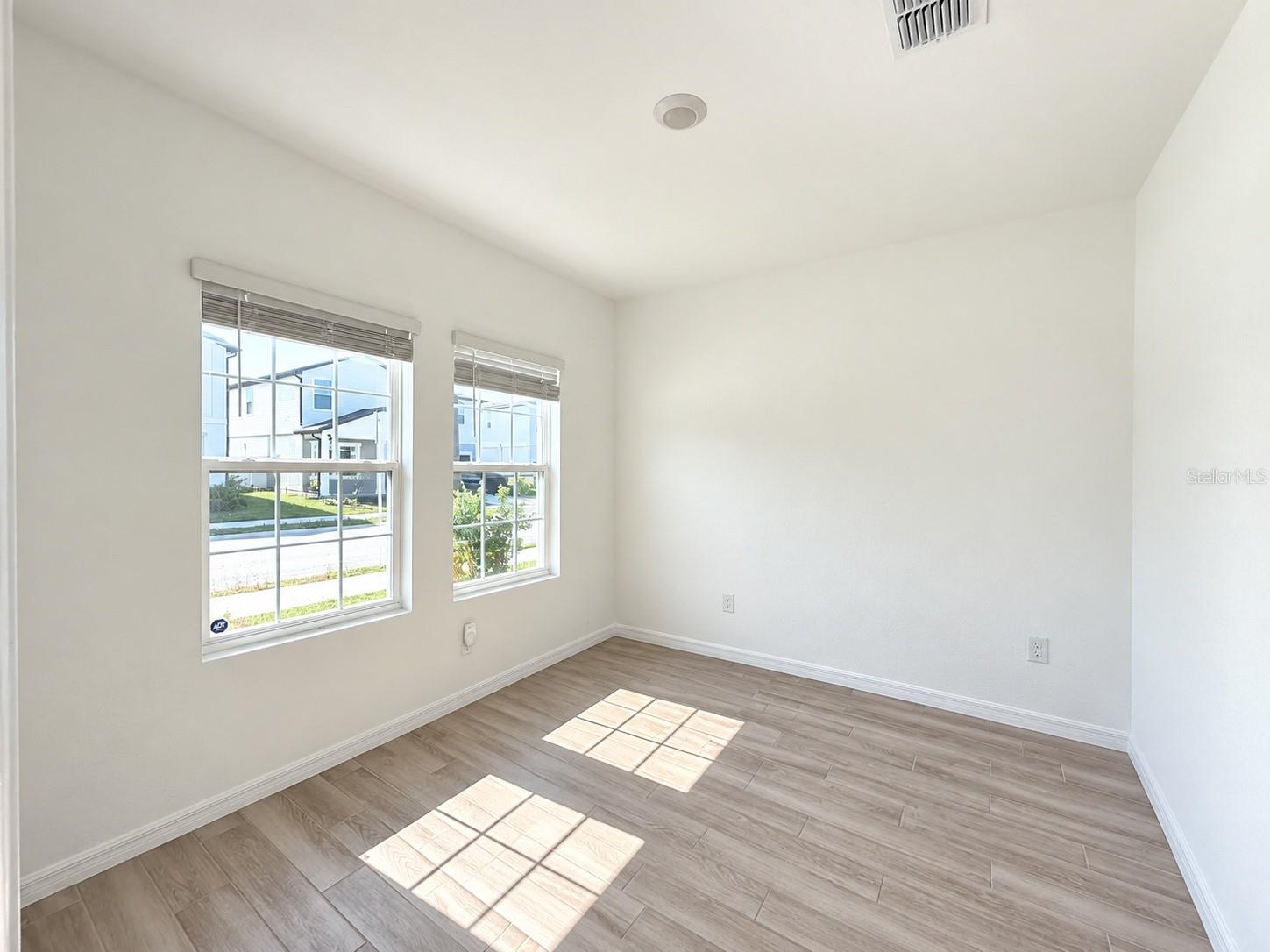 2077 DERWENT DR