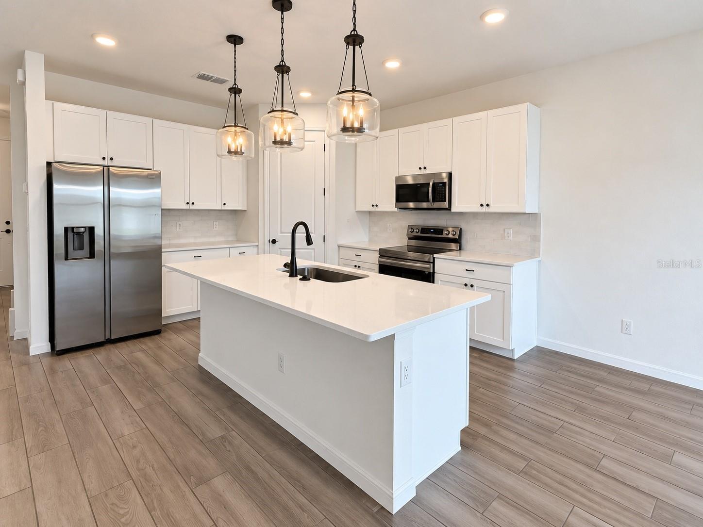 2077 DERWENT DR