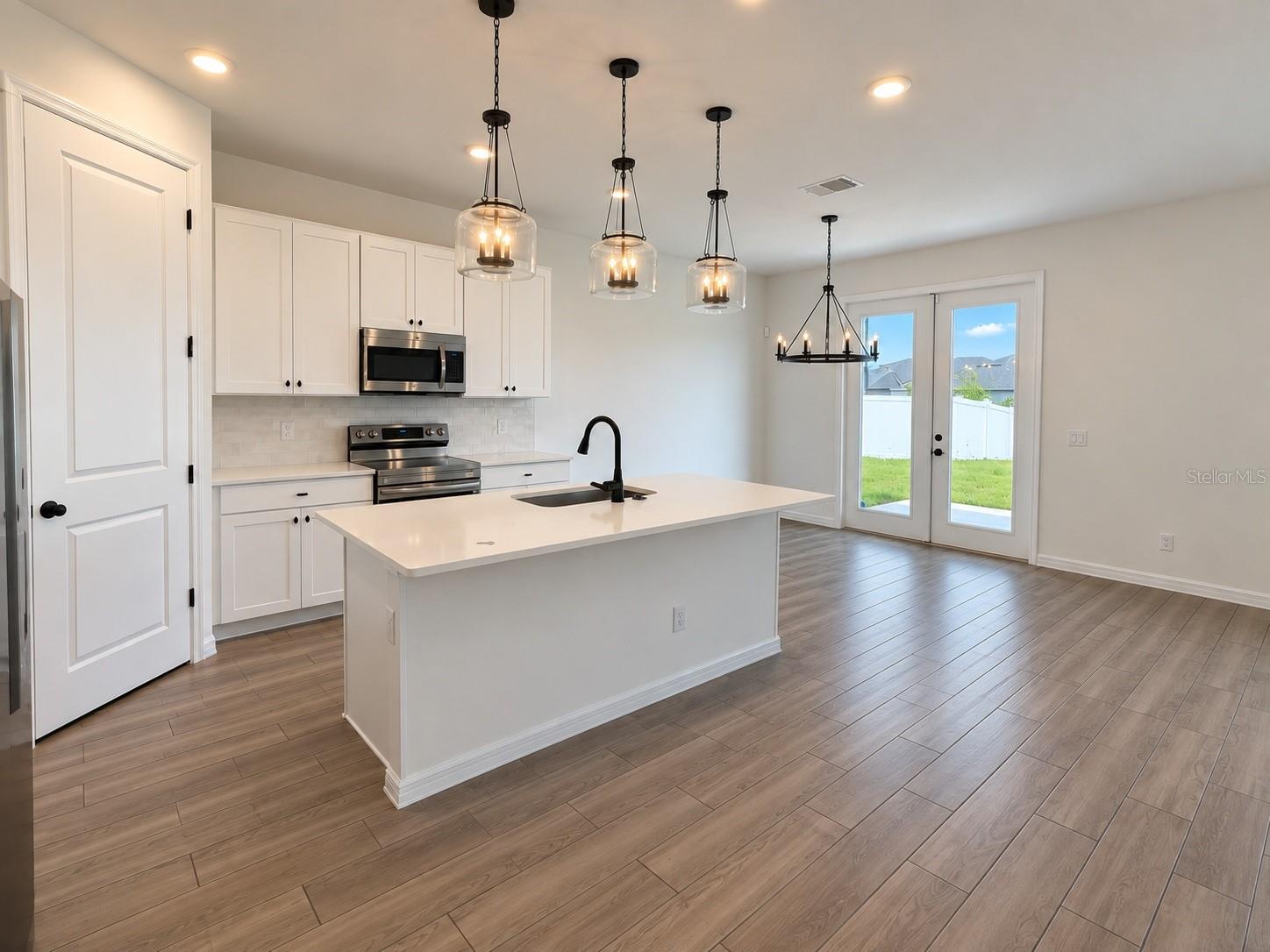 2077 DERWENT DR