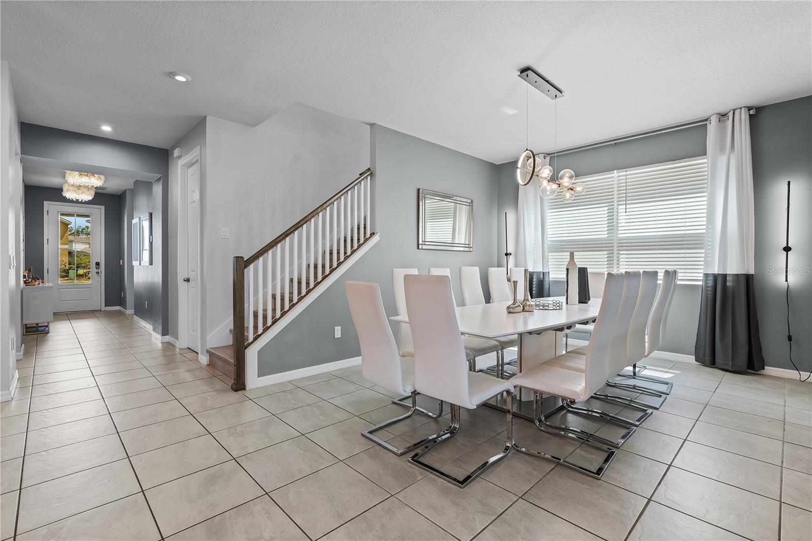 8915 TROPICAL HAVEN CT