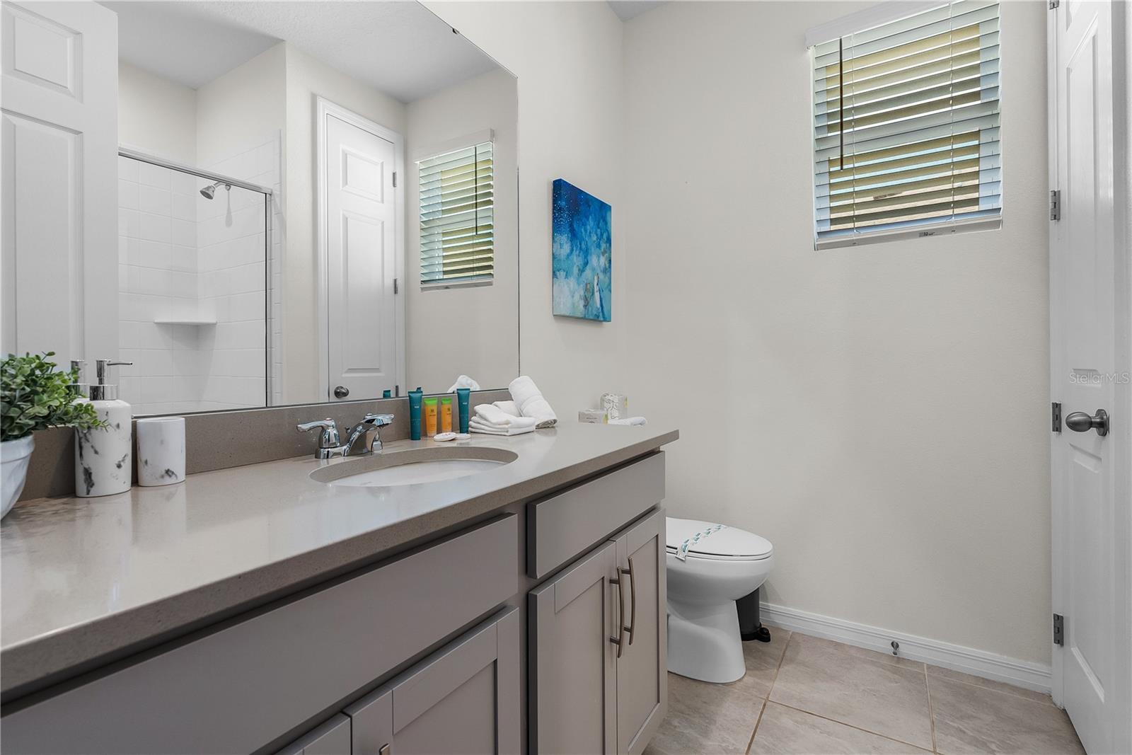 8915 TROPICAL HAVEN CT