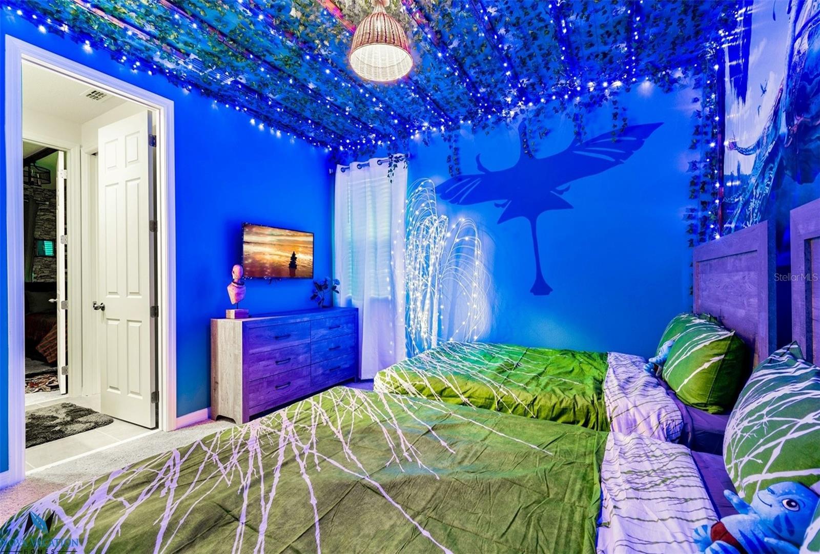 8915 TROPICAL HAVEN CT