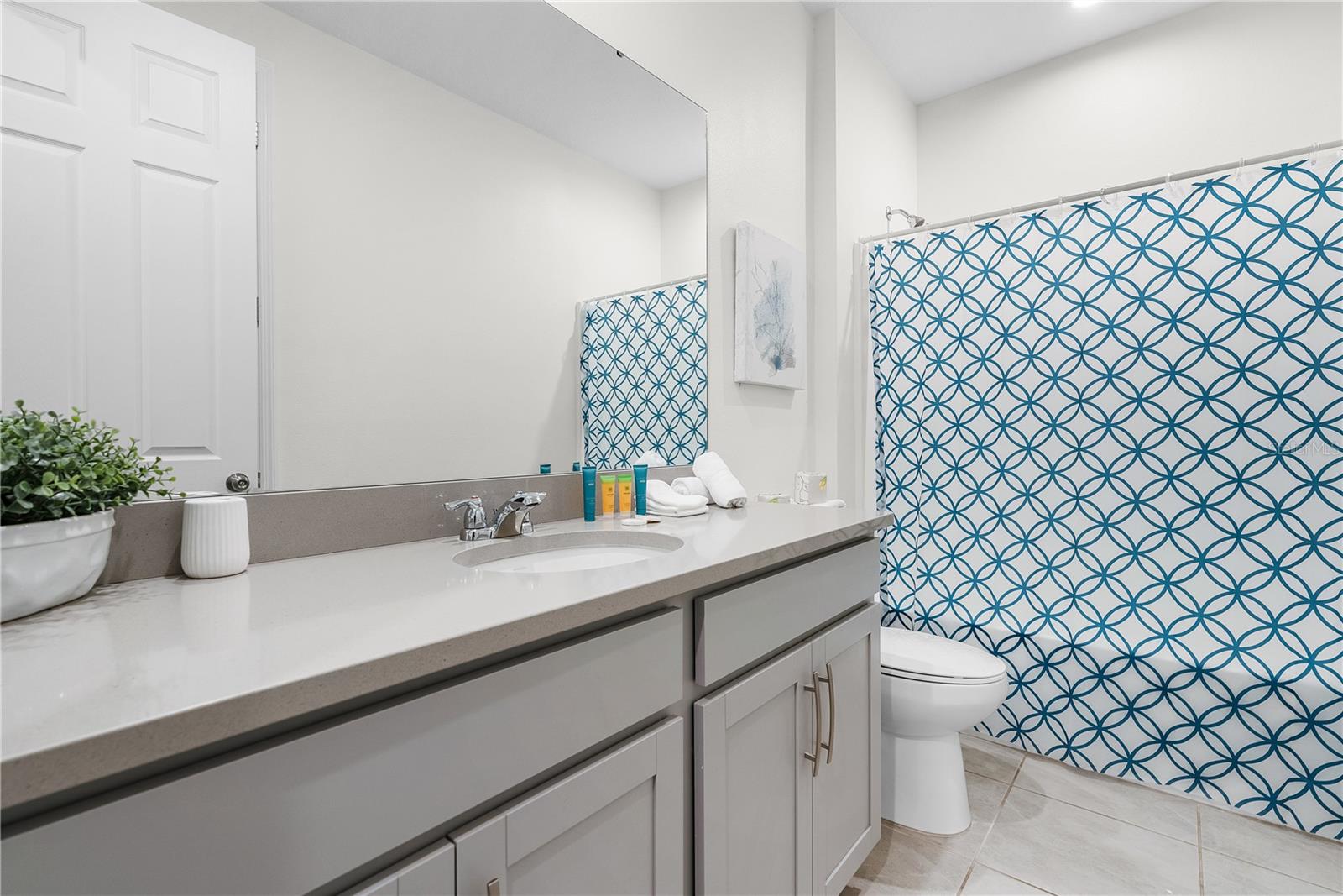 8915 TROPICAL HAVEN CT