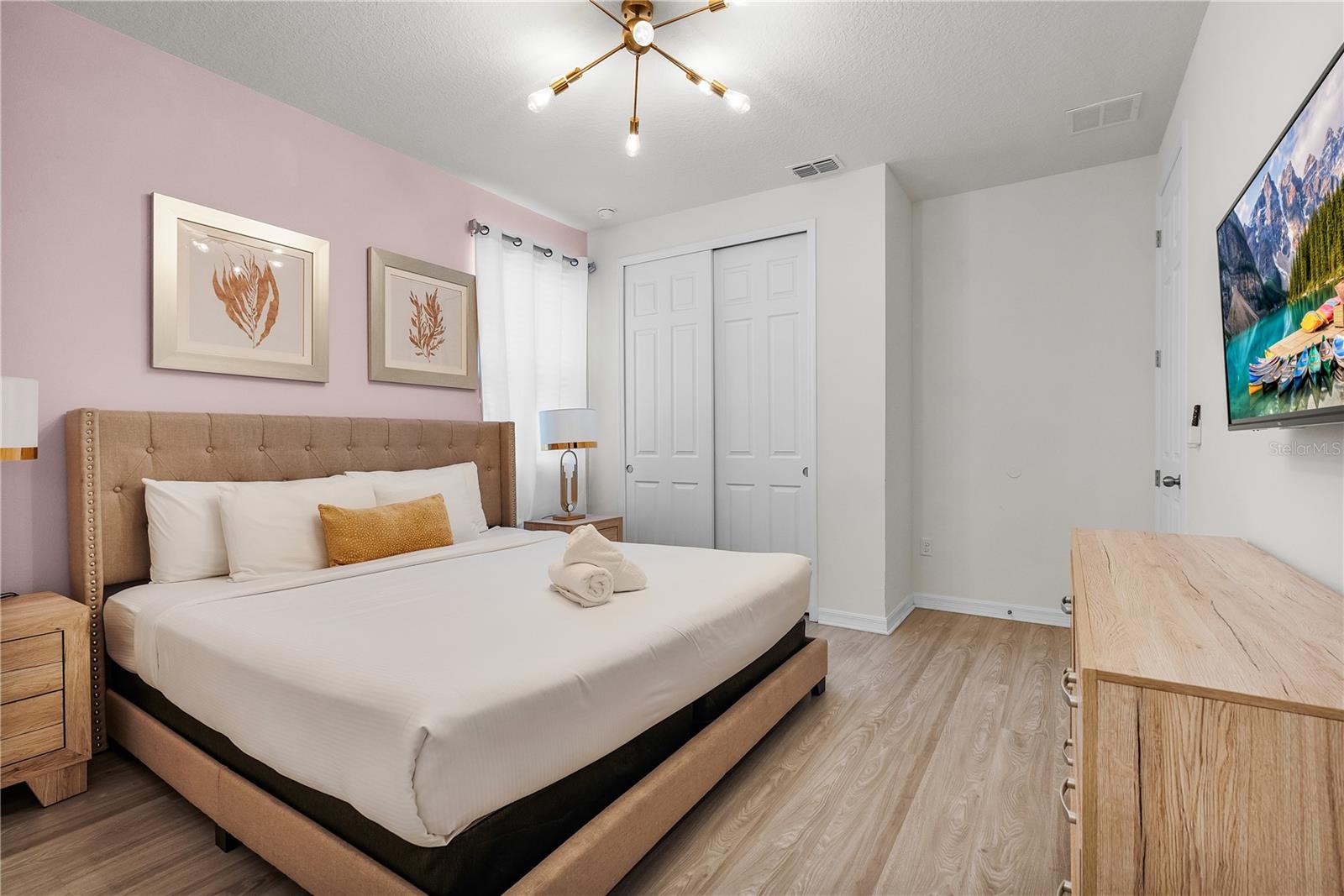 8915 TROPICAL HAVEN CT