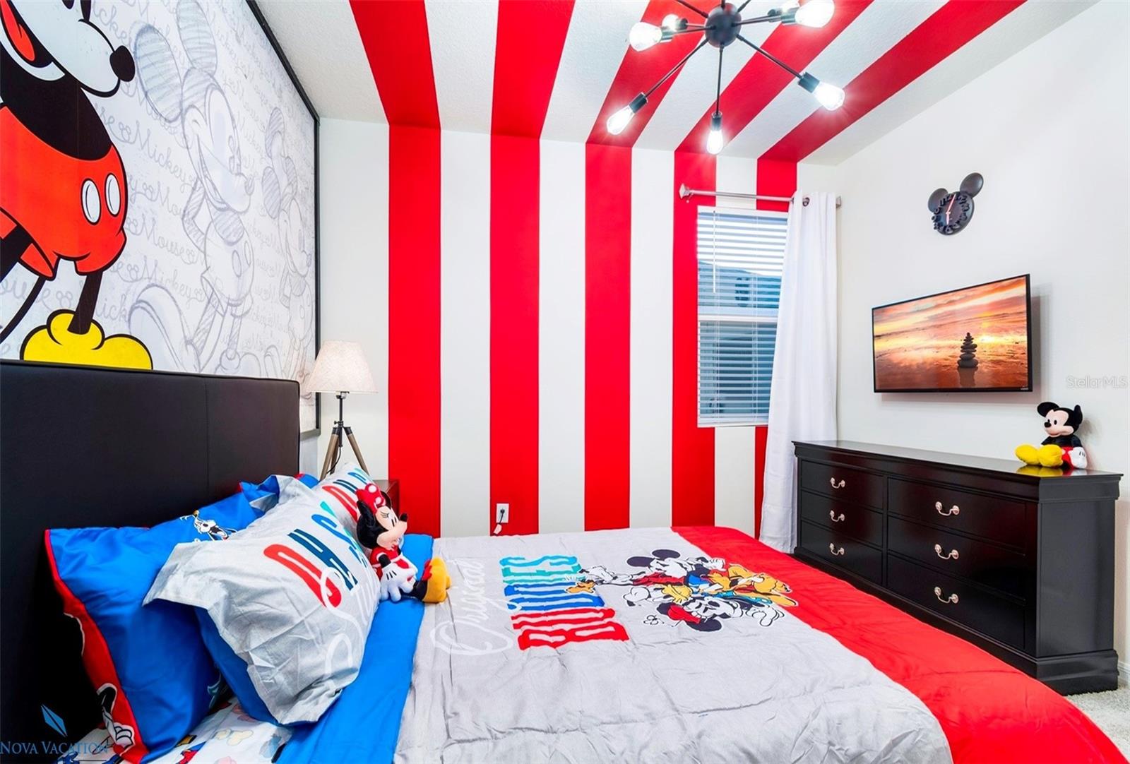 8915 TROPICAL HAVEN CT