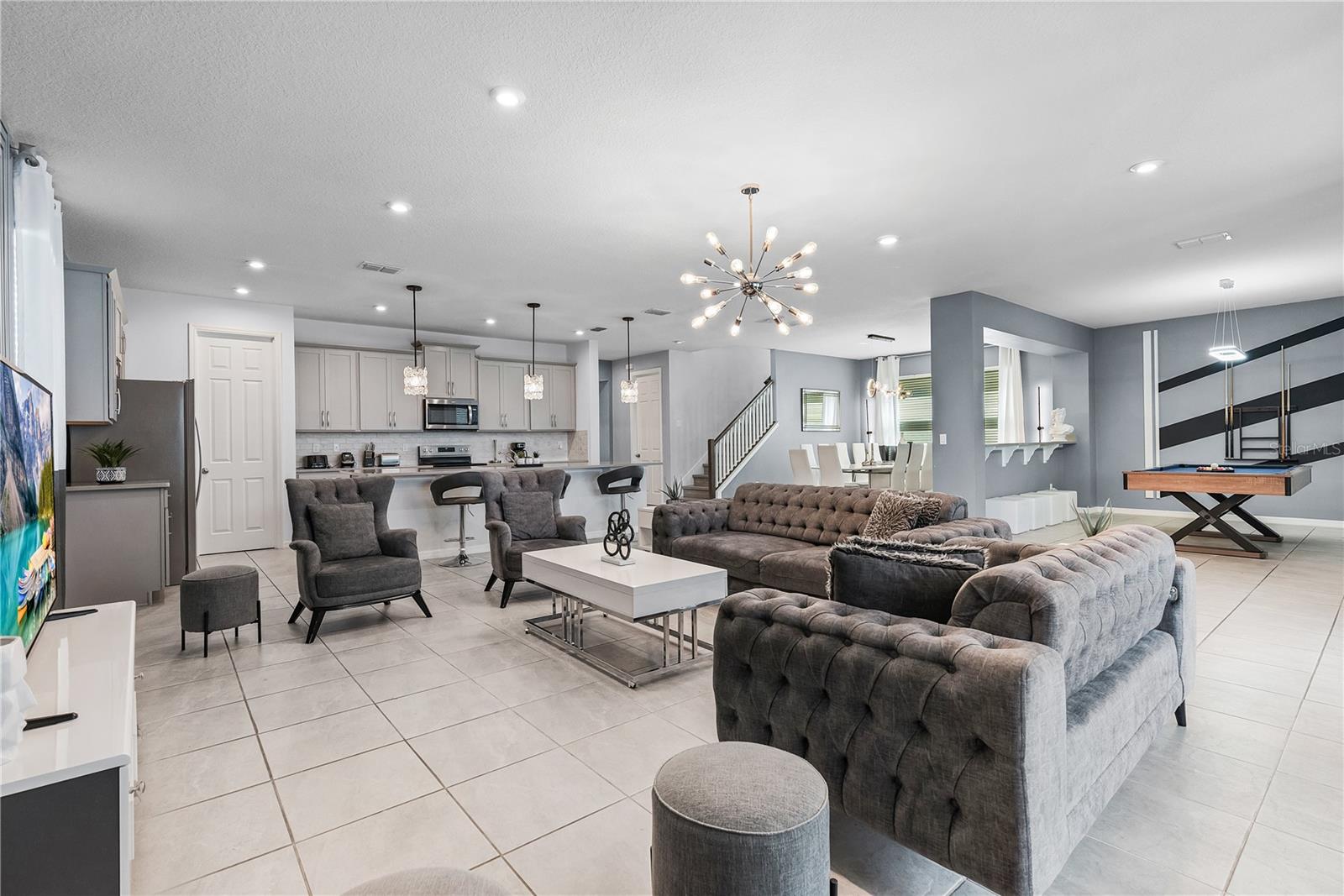 8915 TROPICAL HAVEN CT