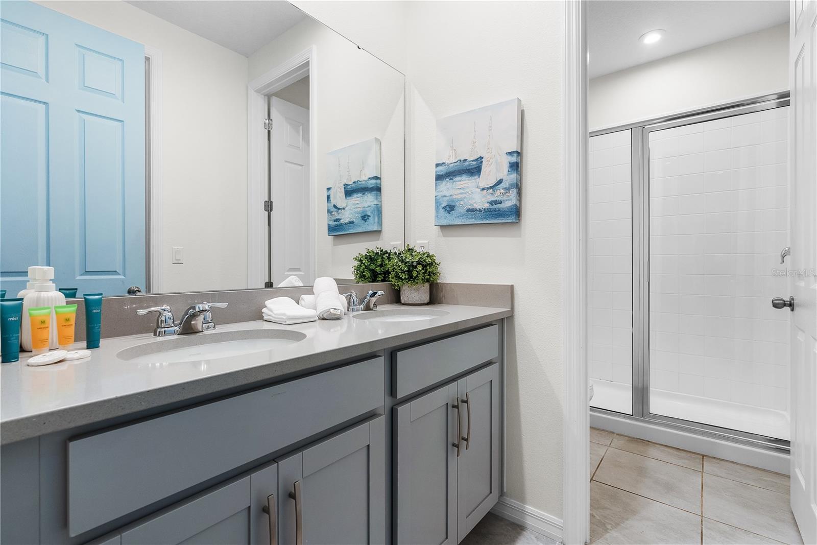 8915 TROPICAL HAVEN CT