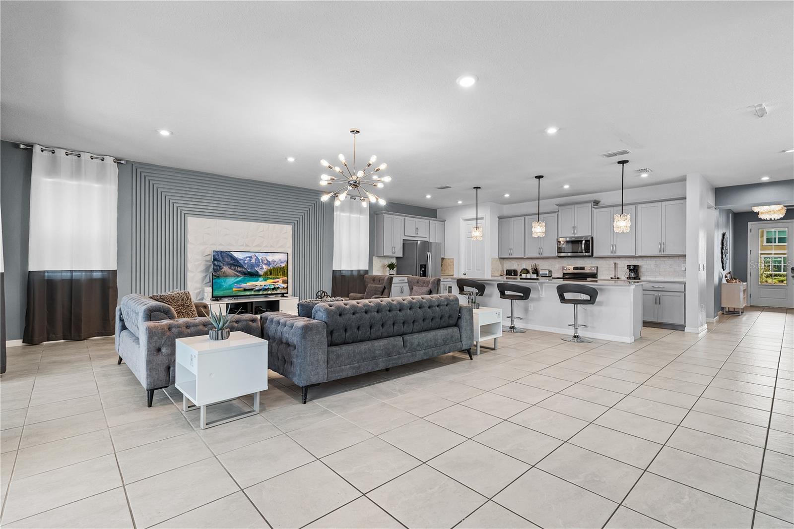 8915 TROPICAL HAVEN CT