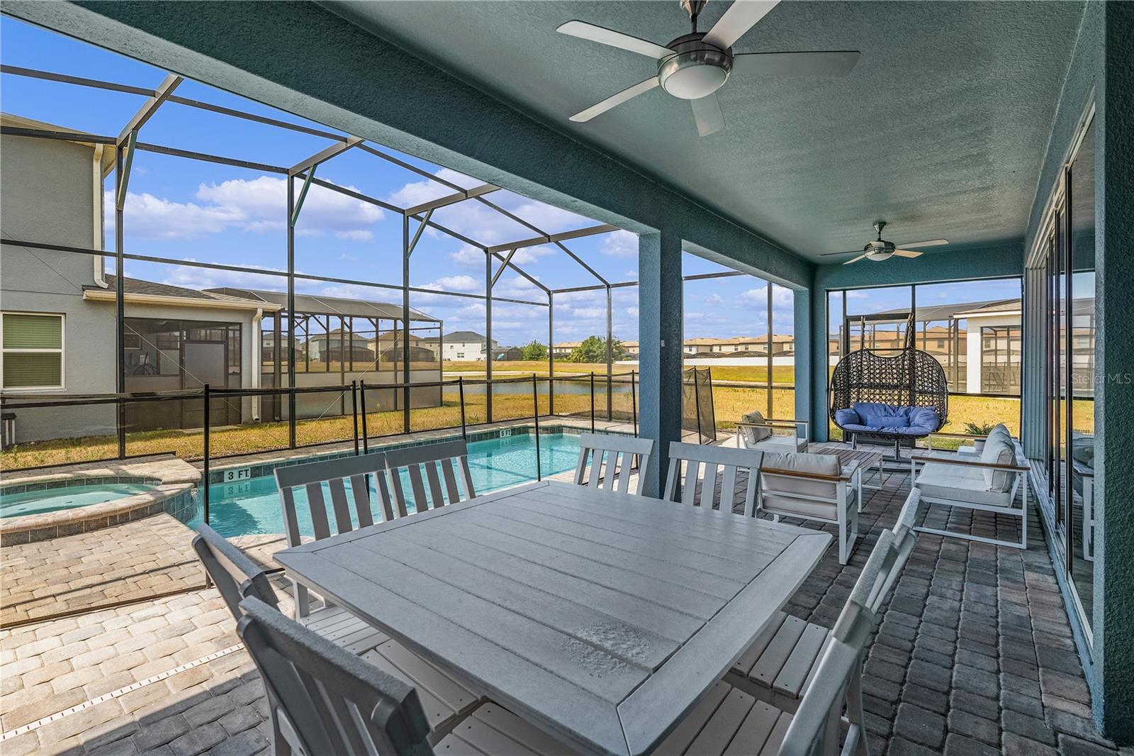 8915 TROPICAL HAVEN CT