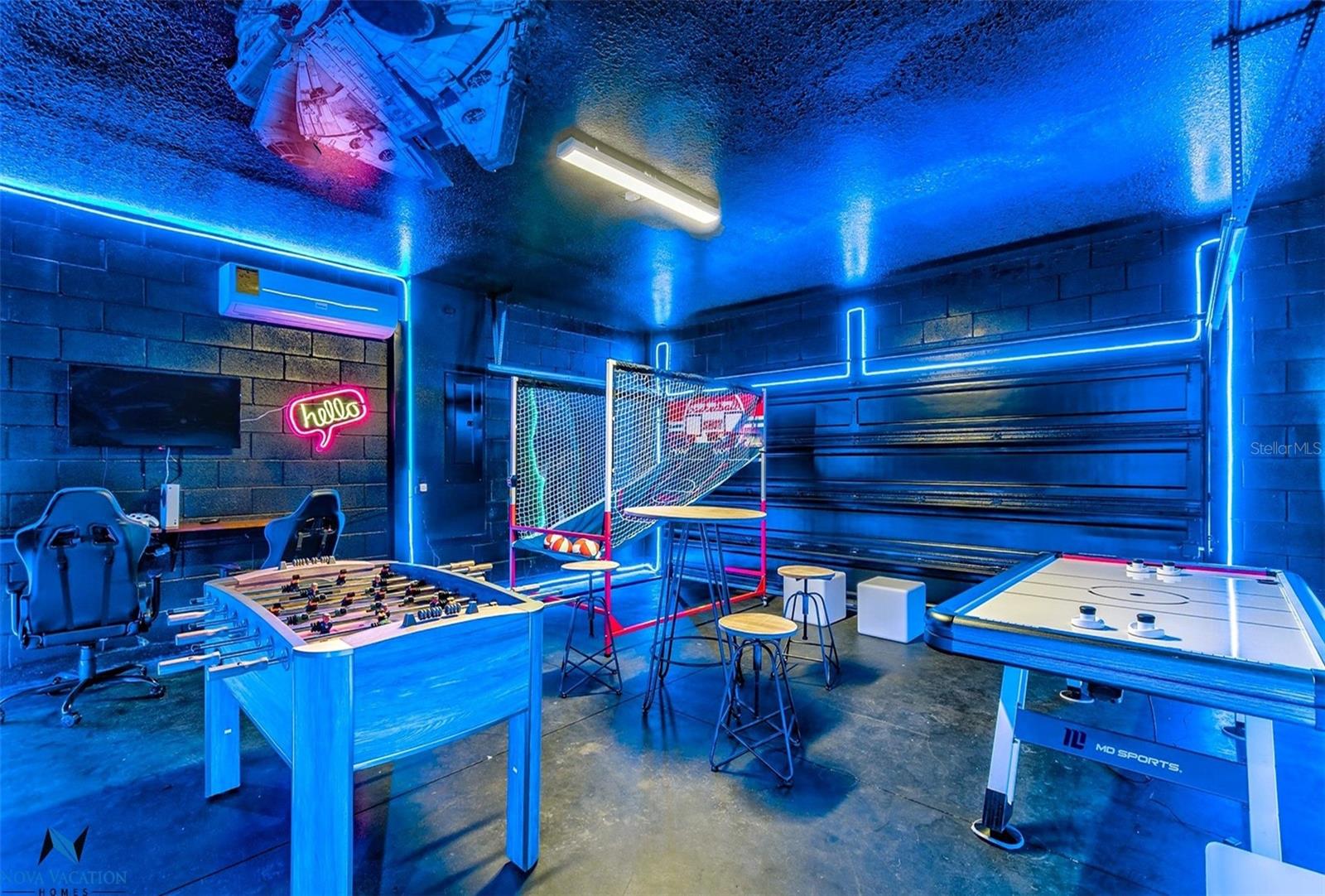 8915 TROPICAL HAVEN CT